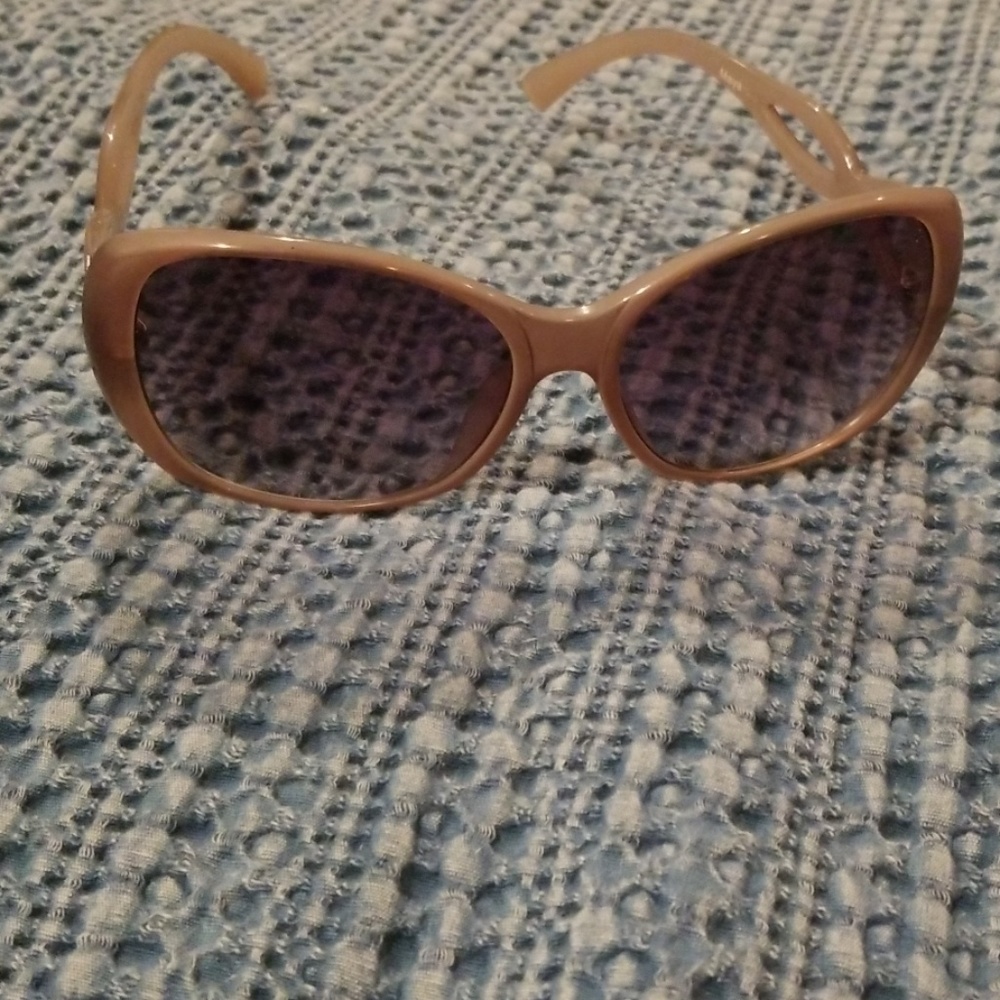 Kensie sunglasses/ grey color